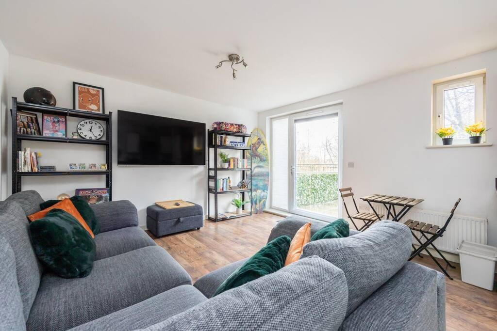 Stunning 1 Bd Flat In Lochend Park With A Patio Apartment Edinburgh Exterior foto