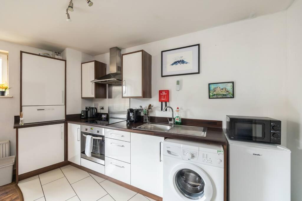 Stunning 1 Bd Flat In Lochend Park With A Patio Apartment Edinburgh Exterior foto